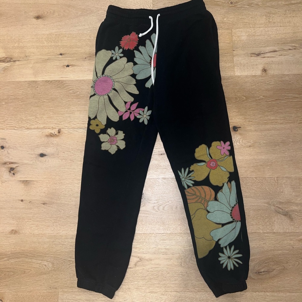 URBAN OUTFITTERS sweatpants, black with flowers, size smalll
